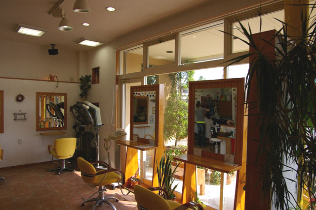 DIY好きなオーナーの美容院