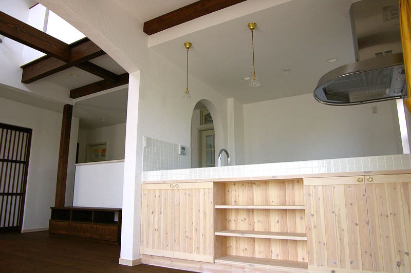 タイルデッキのあるかわいい家