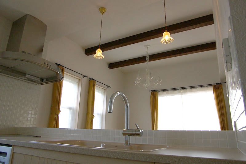 タイルデッキのあるかわいい家