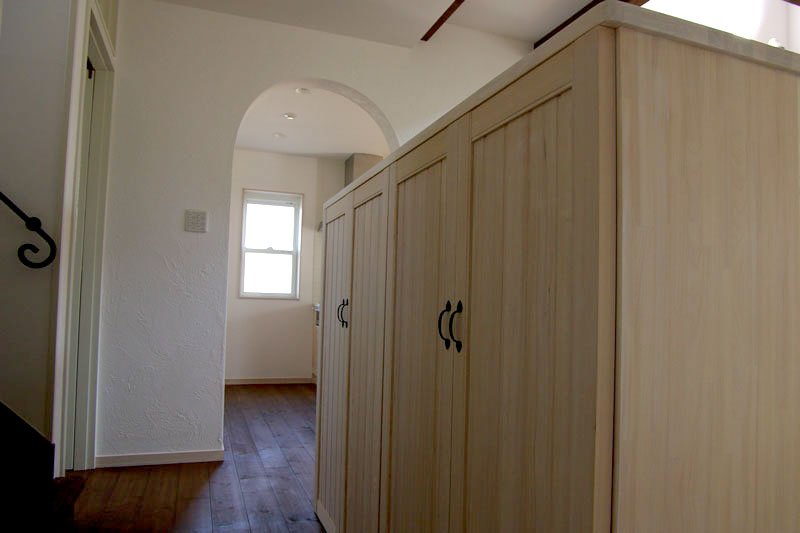 タイルデッキのあるかわいい家