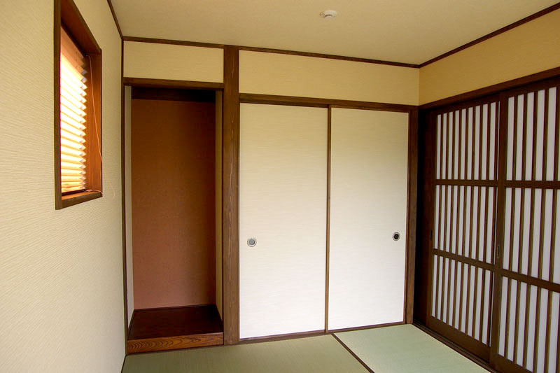 タイルデッキのあるかわいい家