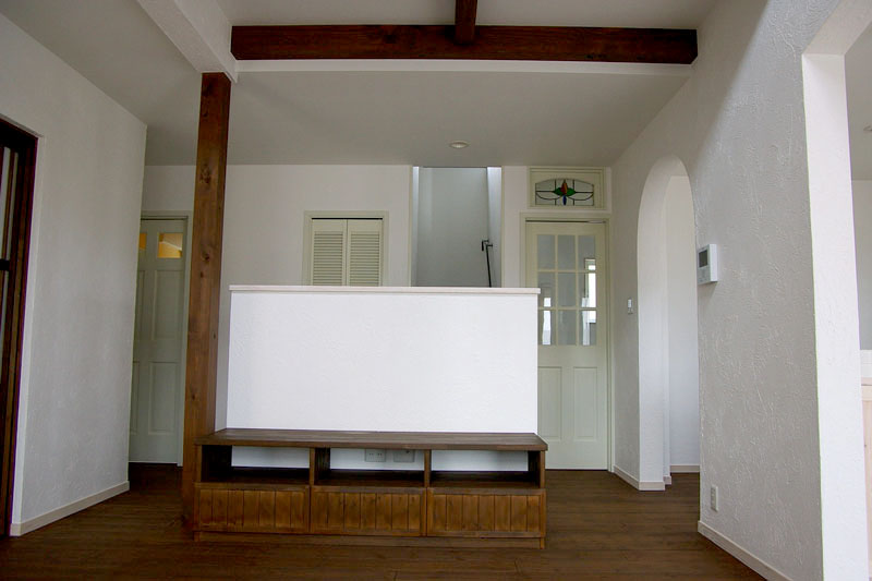 タイルデッキのあるかわいい家