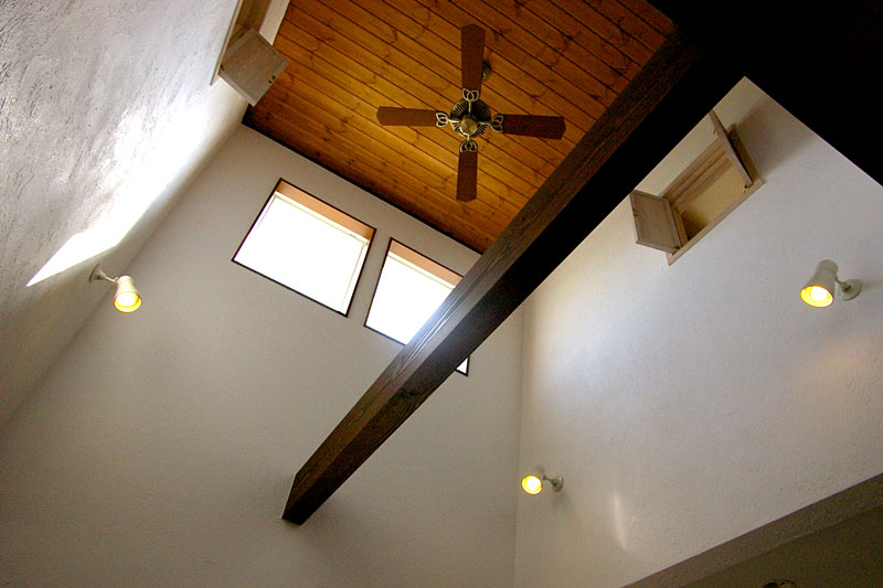 タイルデッキのあるかわいい家