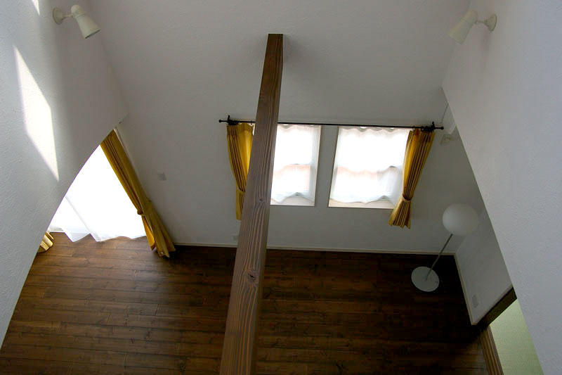 タイルデッキのあるかわいい家