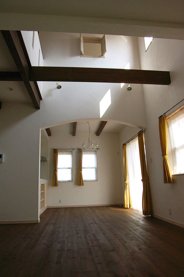 タイルデッキのあるかわいい家