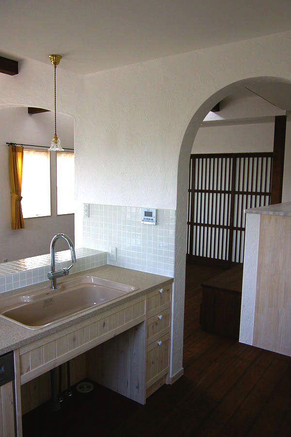 タイルデッキのあるかわいい家