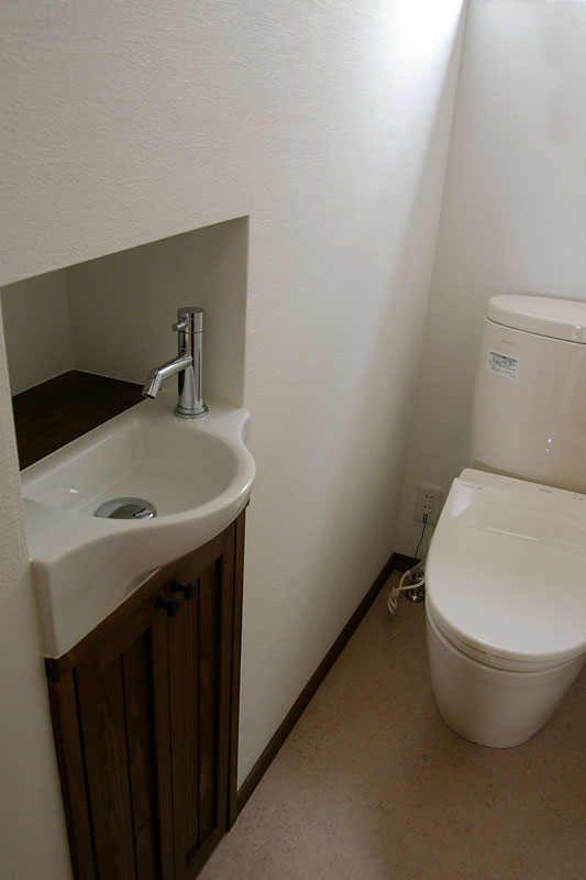 DIYで漆喰を塗った家