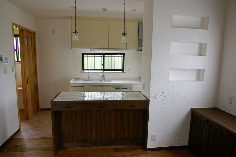 DIYで漆喰を塗った家