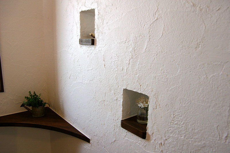DIYで漆喰を塗った家