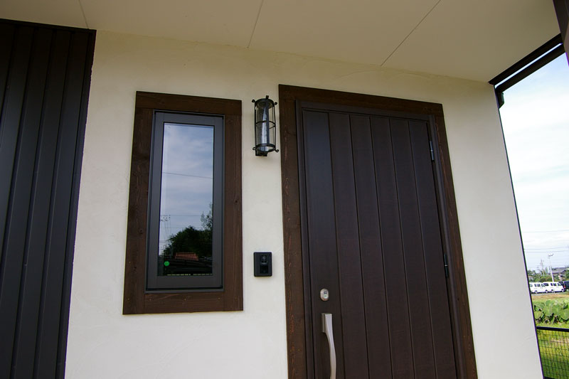 DIYで漆喰を塗った家