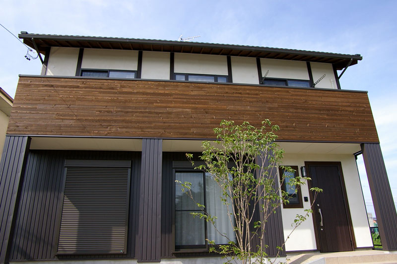 DIYで漆喰を塗った家