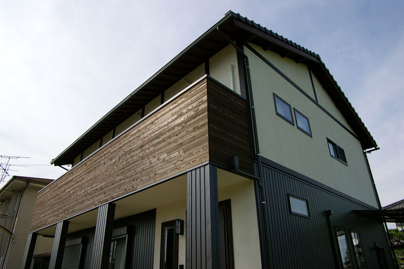 DIYで漆喰を塗った家