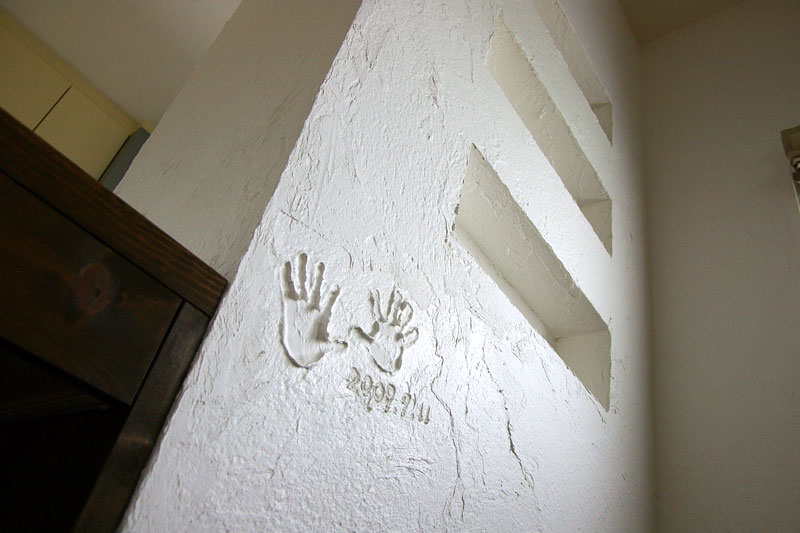 DIYで漆喰を塗った家