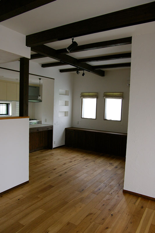 DIYで漆喰を塗った家