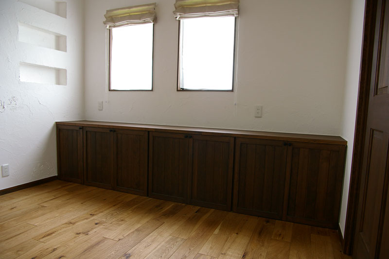 DIYで漆喰を塗った家