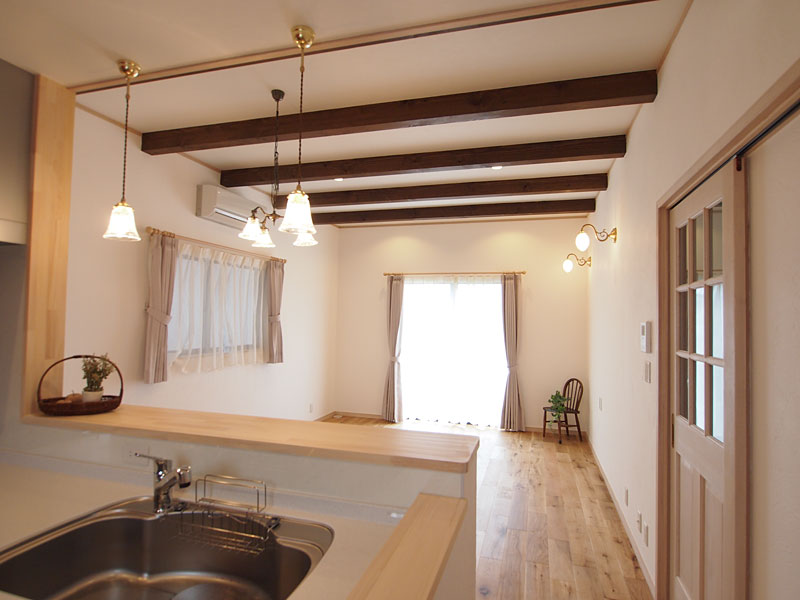 天然素材に囲まれた温かい家