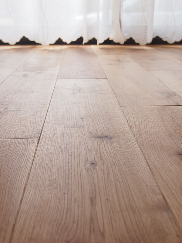 天然素材に囲まれた温かい家