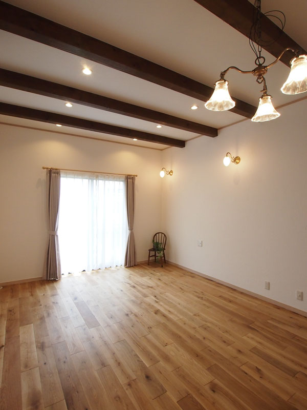 天然素材に囲まれた温かい家