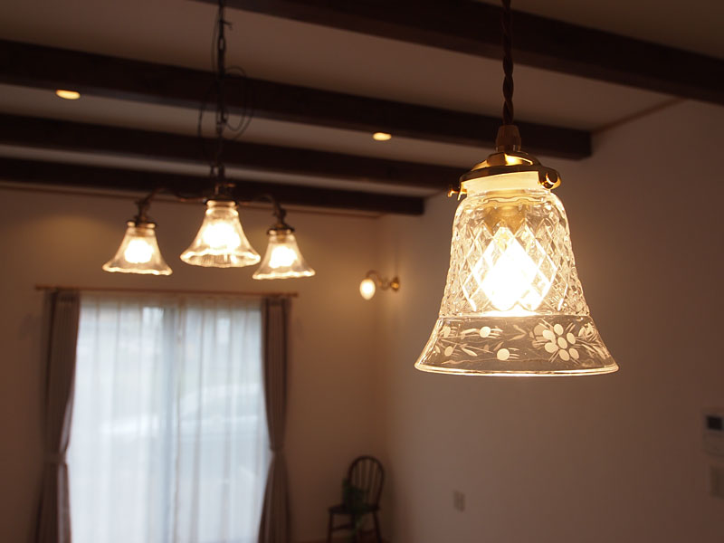 天然素材に囲まれた温かい家