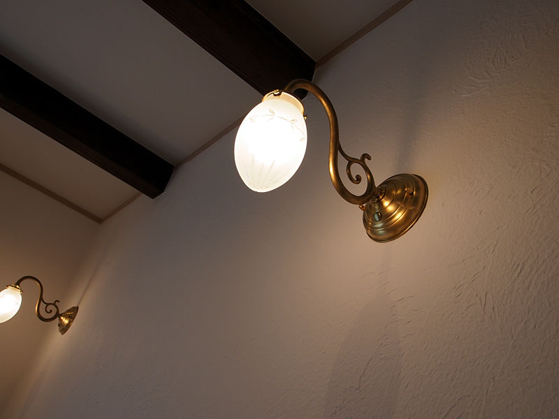 天然素材に囲まれた温かい家