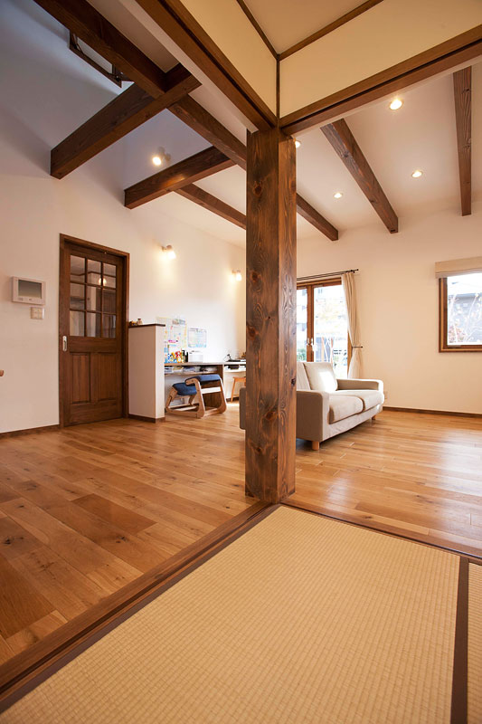 素材にこだわる大人ナチュラルな家