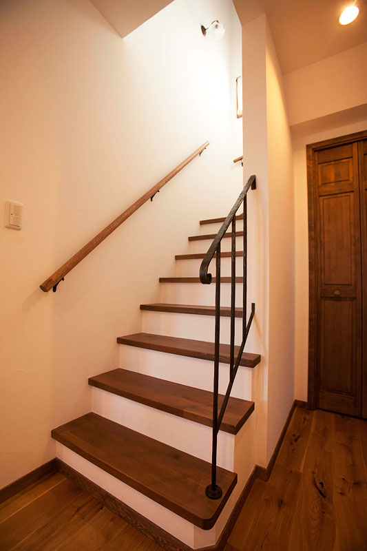 素材にこだわる大人ナチュラルな家