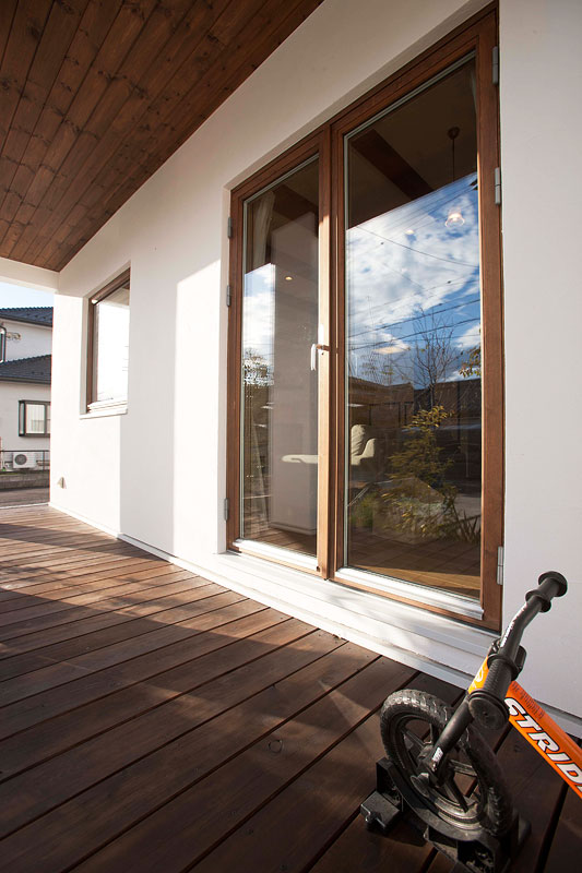 素材にこだわる大人ナチュラルな家