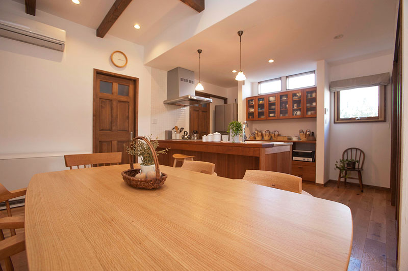 素材にこだわる大人ナチュラルな家