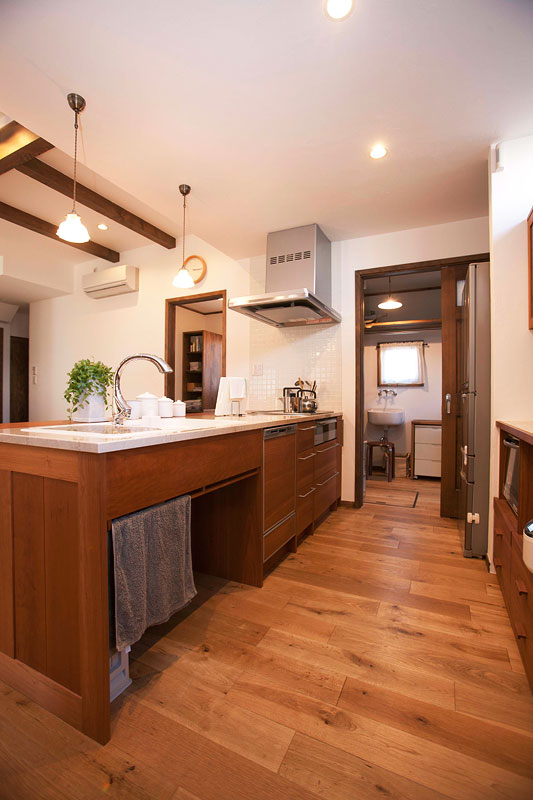 素材にこだわる大人ナチュラルな家