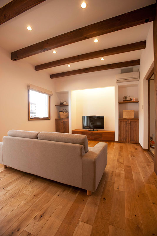 素材にこだわる大人ナチュラルな家