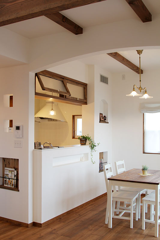 カフェスタイルのキッチンのある家