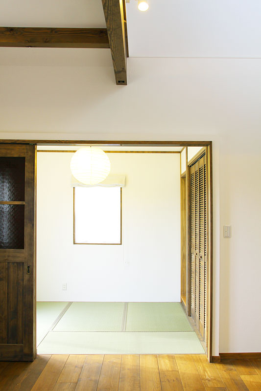 カフェスタイルのキッチンのある家