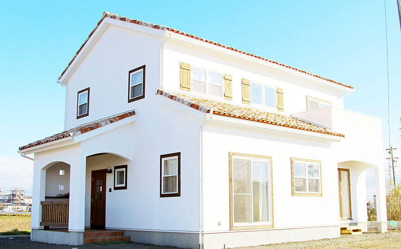 カフェスタイルのキッチンのある家