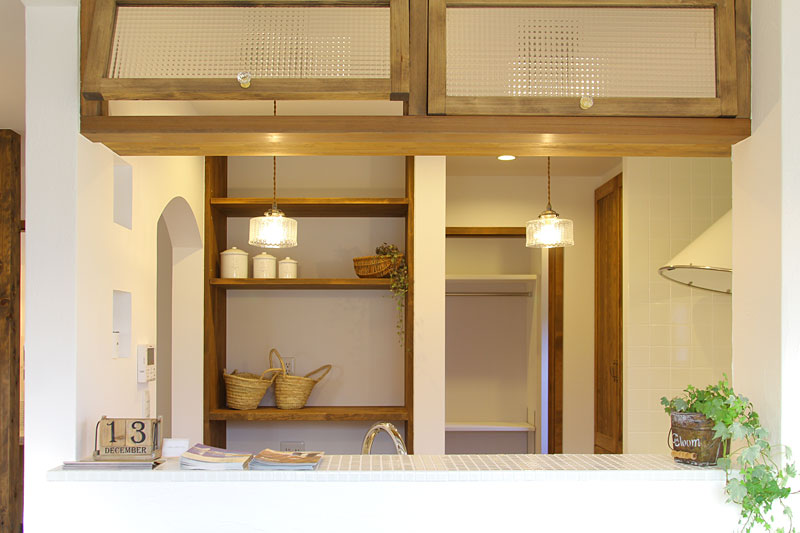 カフェスタイルのキッチンのある家