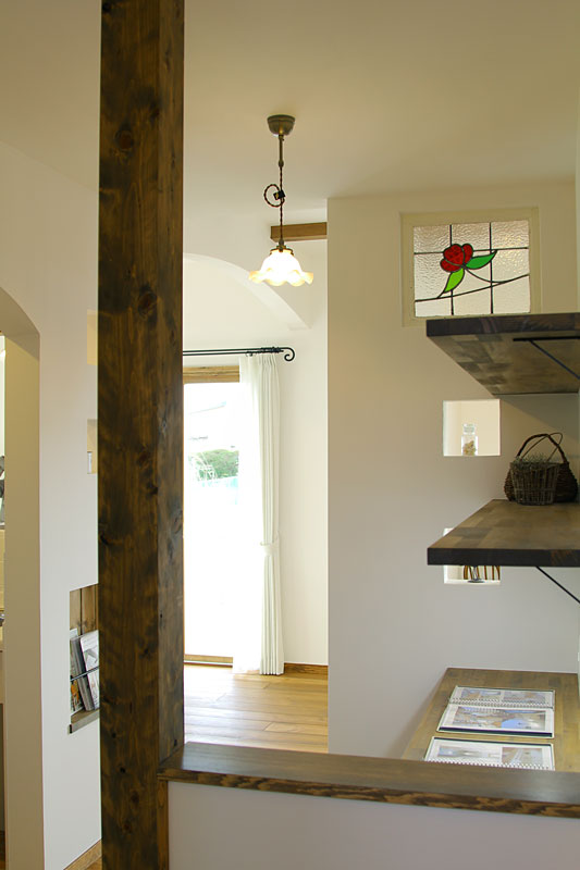 カフェスタイルのキッチンのある家