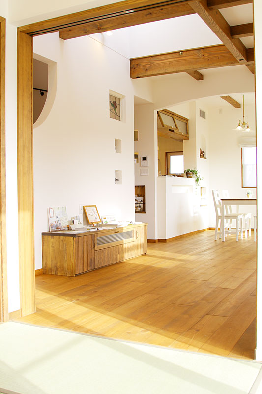 カフェスタイルのキッチンのある家