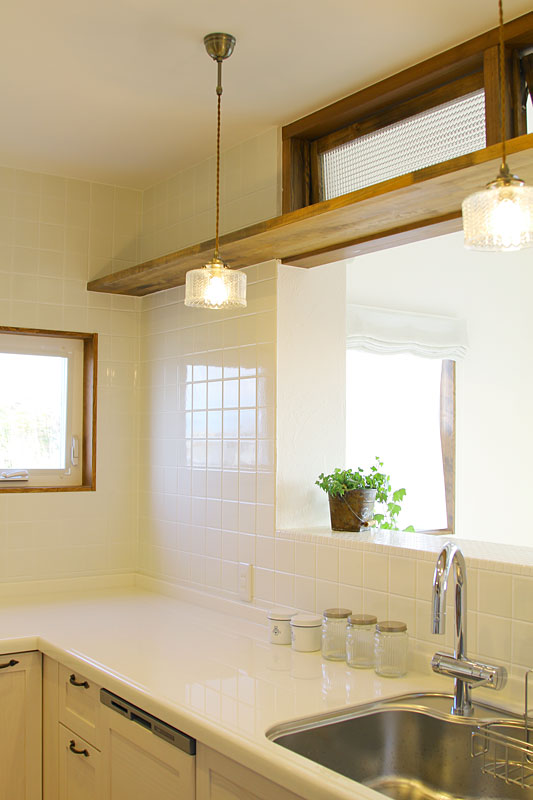 カフェスタイルのキッチンのある家