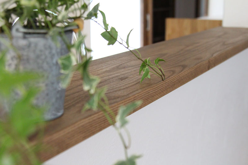 夫婦と猫がのんびり暮らす家