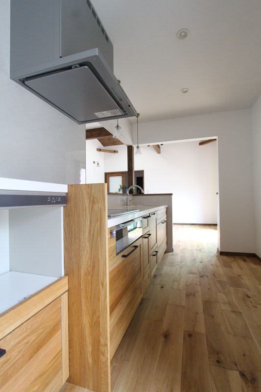 夫婦と猫がのんびり暮らす家