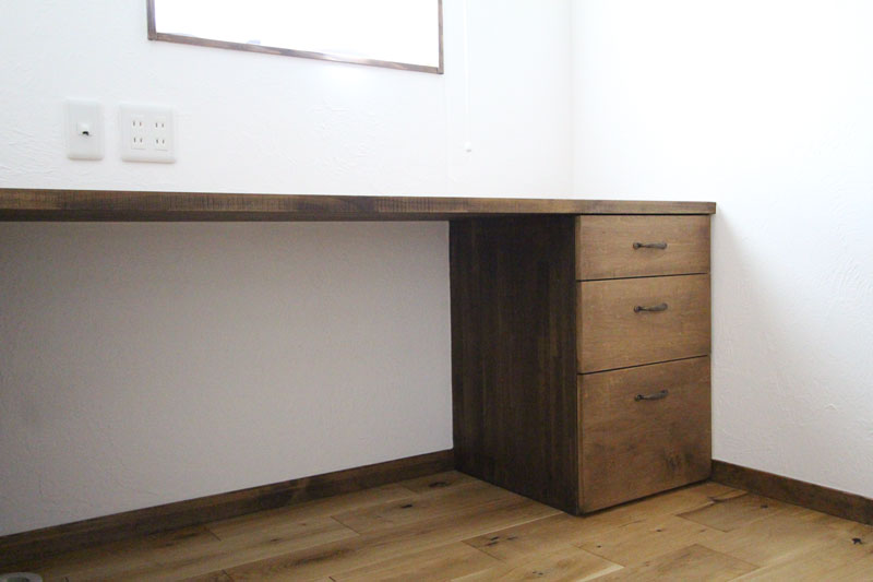 夫婦と猫がのんびり暮らす家