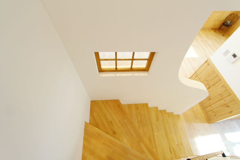 登り棒と雲梯のある家