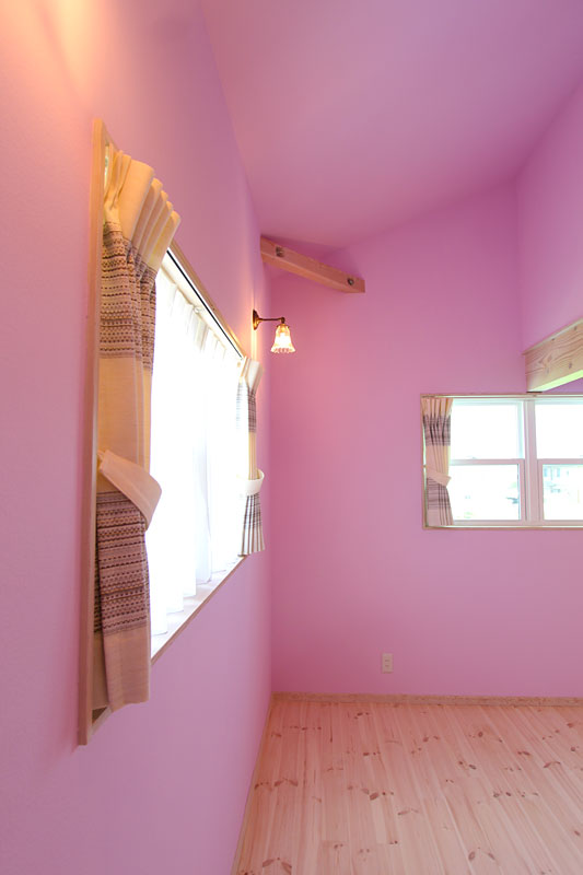 登り棒と雲梯のある家