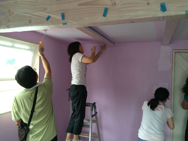 登り棒と雲梯のある家
