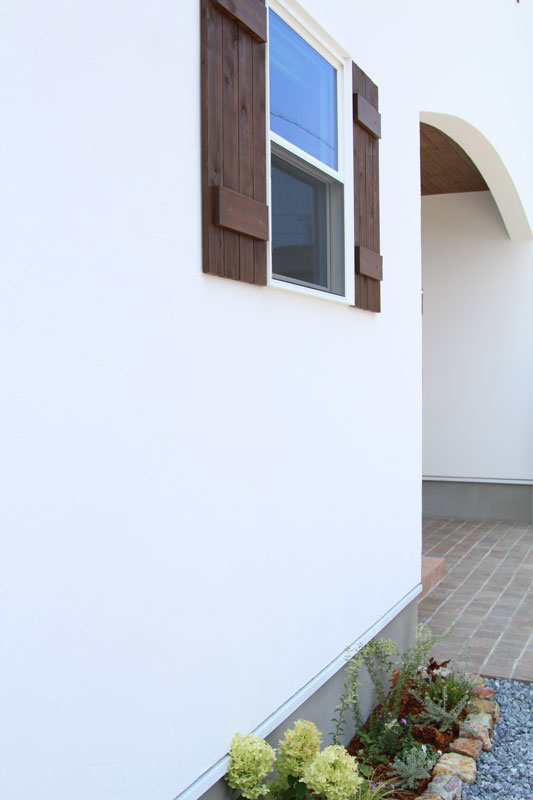 登り棒と雲梯のある家