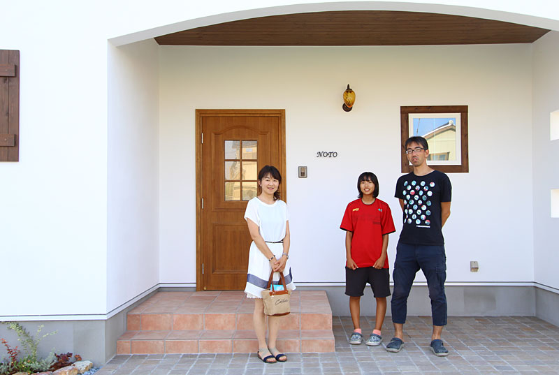 登り棒と雲梯のある家