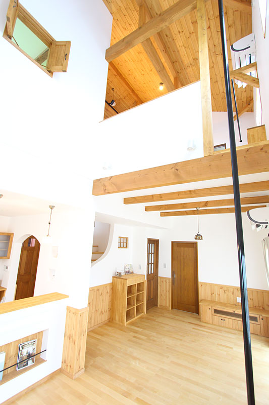 登り棒と雲梯のある家