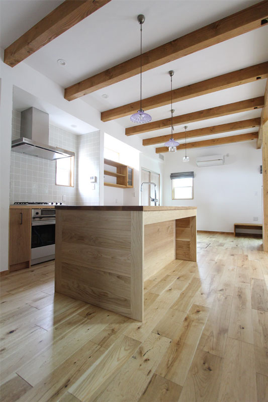 料理を楽しむ！木製キッチンのある家