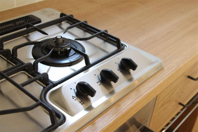 料理を楽しむ！木製キッチンのある家