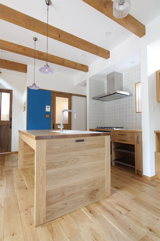 料理を楽しむ！木製キッチンのある家