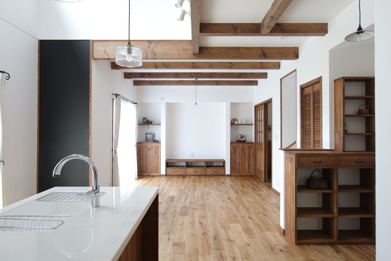 バイクガレージのある家